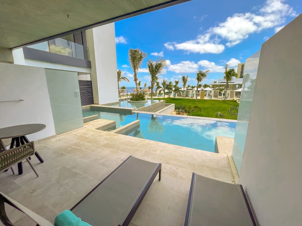 Serenity Club Junior Suite Swim Out Vista Parcial al Mar Cama King del hotel Haven Riviera Cancun - All Inclusive - Adults Only. Foto 4