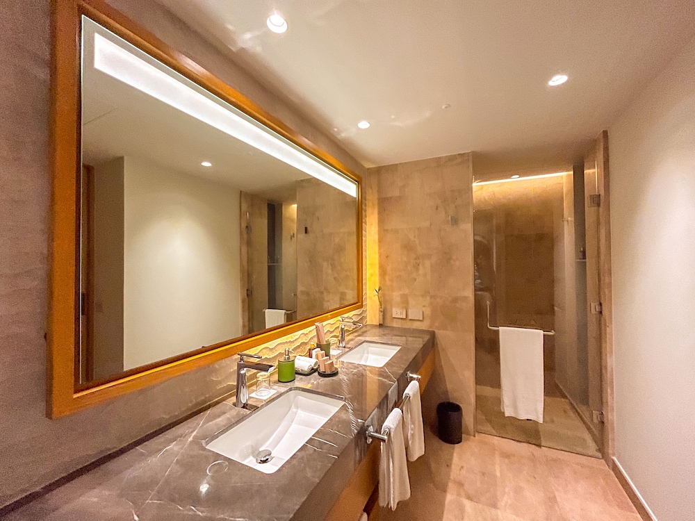 Serenity Club Junior Suite Swim Out Vista Parcial al Mar 2 Camas Queen del hotel Haven Riviera Cancun - All Inclusive - Adults Only. Foto 4