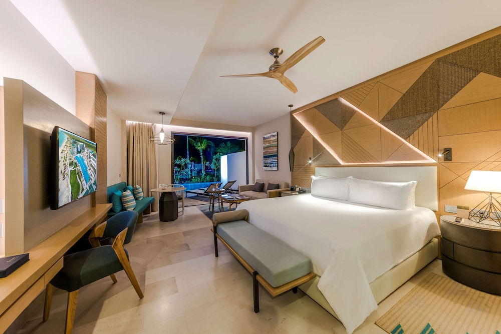 Suite Junior Romance con acceso directo a la piscina y vista parcial al mar del hotel Haven Riviera Cancun - All Inclusive - Adults Only