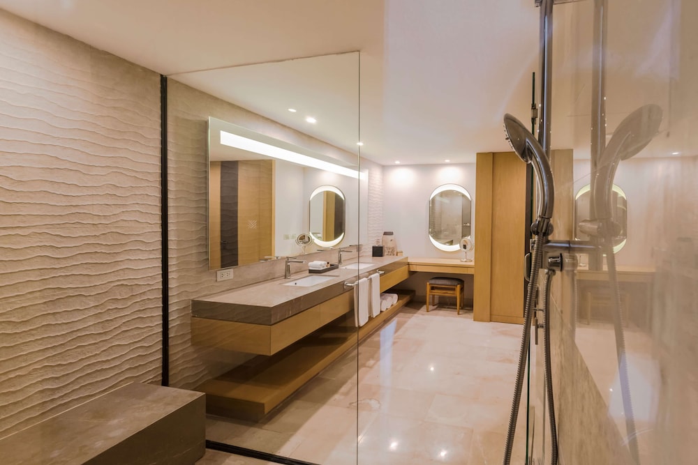 Suite Junior Romance con acceso directo a la piscina y vista parcial al mar del hotel Haven Riviera Cancun - All Inclusive - Adults Only. Foto 4
