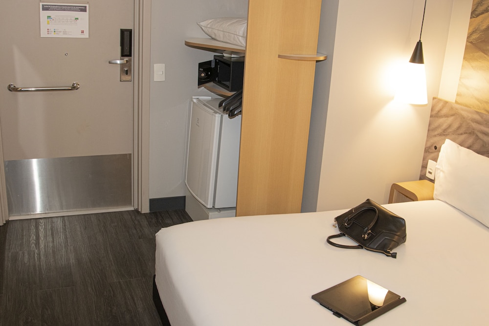 HABITACIÓN STANDARD ADAPTADA CON 1 CAMA DOBLE del hotel Ibis Sao Paulo Tatuape. Foto 2