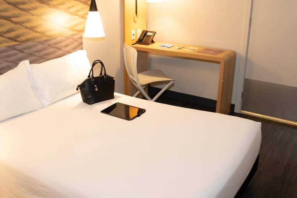 HABITACIÓN STANDARD ADAPTADA CON 1 CAMA DOBLE del hotel Ibis Sao Paulo Tatuape. Foto 3