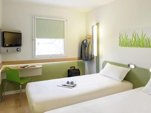 Habitación doble con 2 camas Clásica adaptada del hotel Ibis Budget Stuttgart City Nord. Foto 1