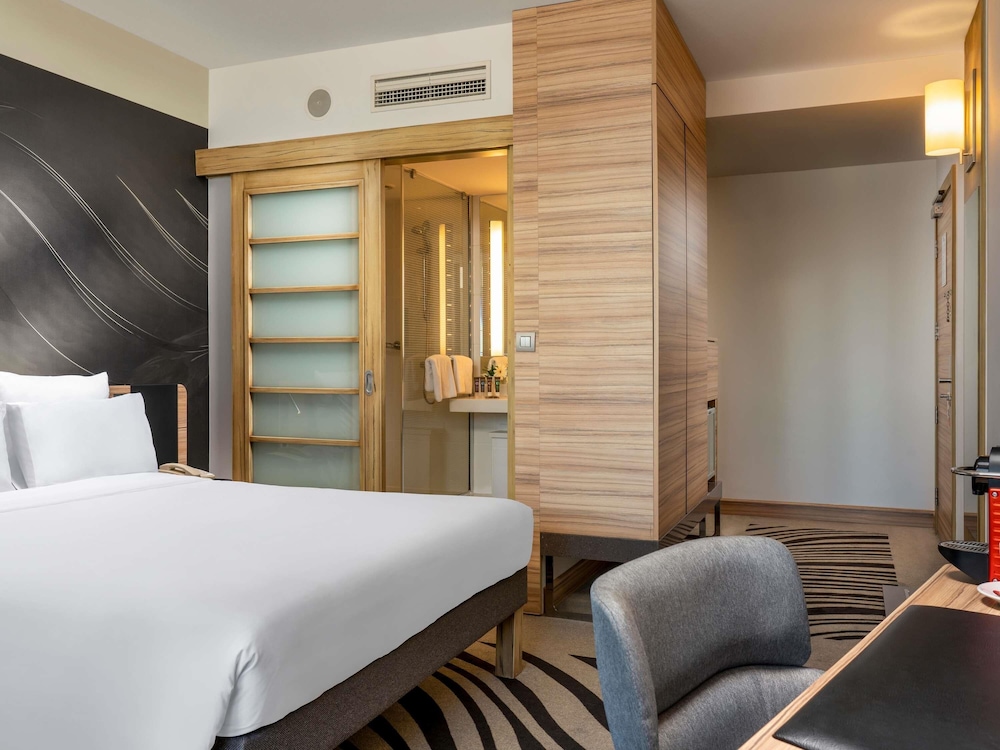 Habitación Ejecutiva con Cama Queen y Sofá del hotel Novotel Istanbul Zeytinburnu