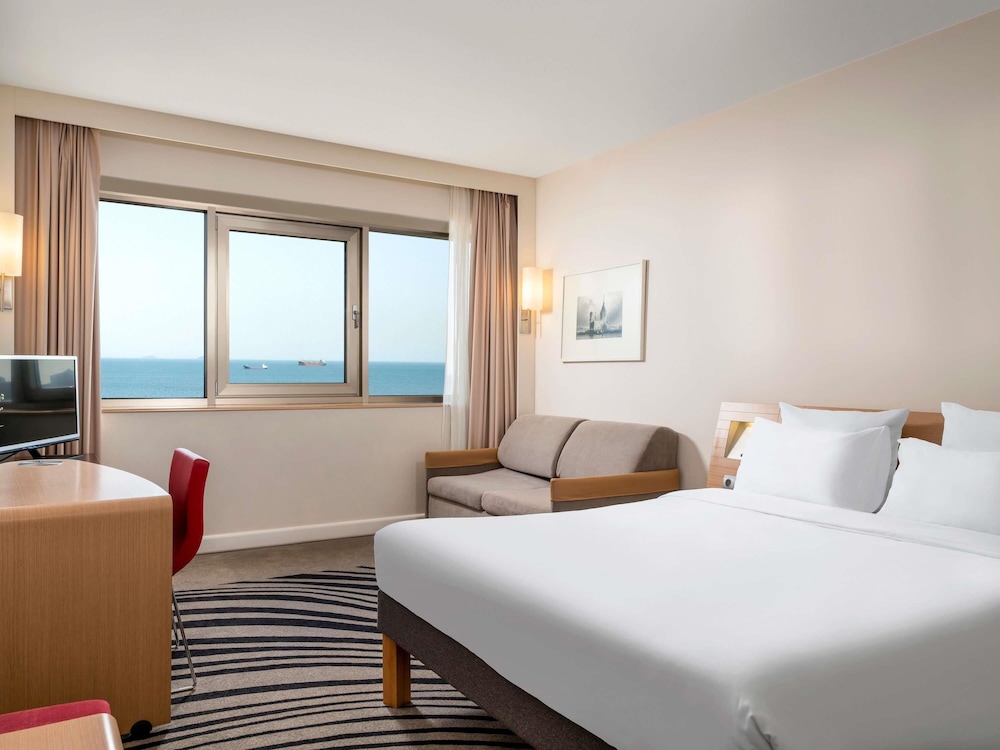 Habitación Estándar con Cama Queen y Sofá del hotel Novotel Istanbul Zeytinburnu