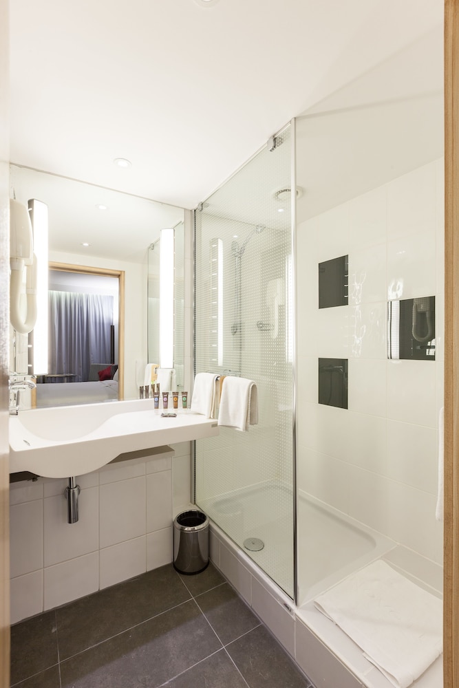 Habitación estándar con dos camas individuales del hotel Novotel Istanbul Zeytinburnu. Foto 6