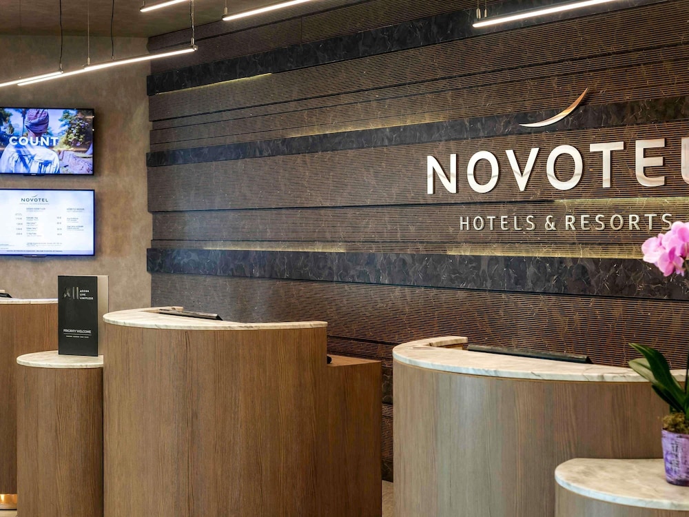 Suite con Cama Queen y Sofá del hotel Novotel Istanbul Zeytinburnu