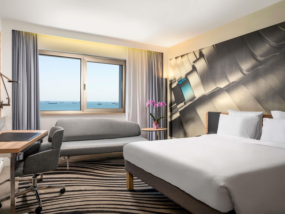Habitación Superior con Cama Queen y Sofá del hotel Novotel Istanbul Zeytinburnu