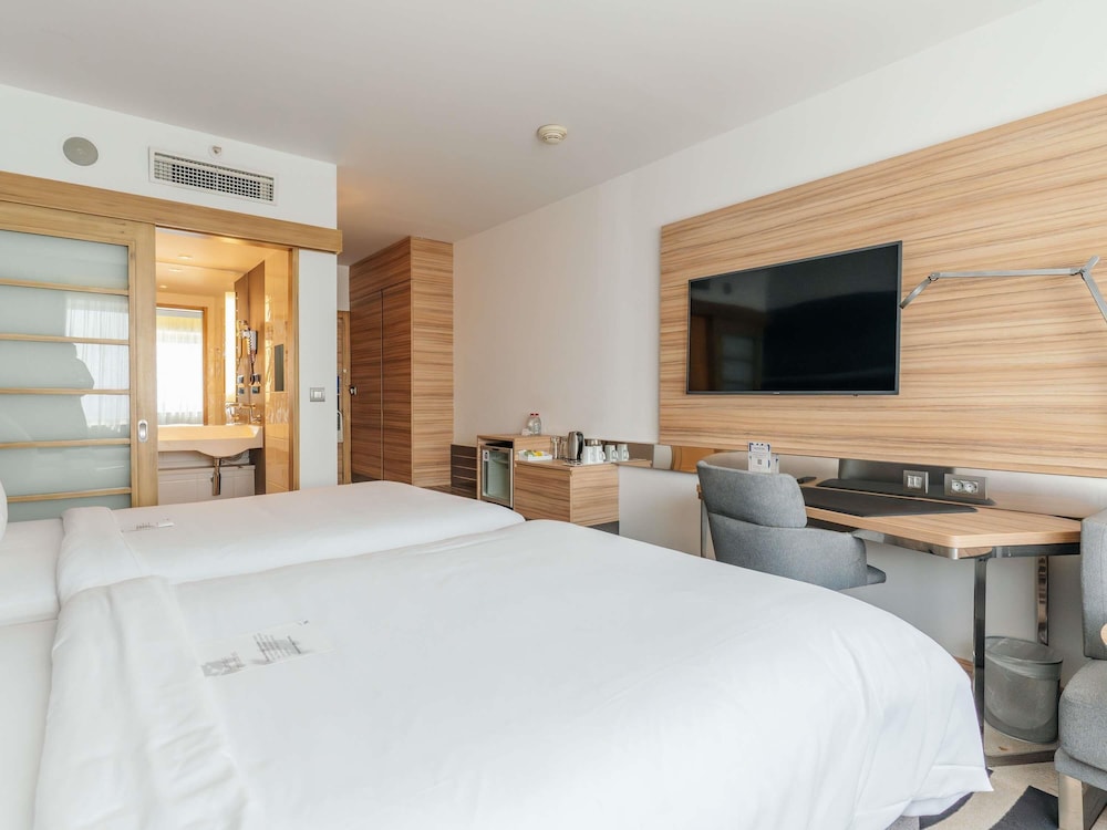 Habitación Superior con Dos Camas Individuales del hotel Novotel Istanbul Zeytinburnu. Foto 6