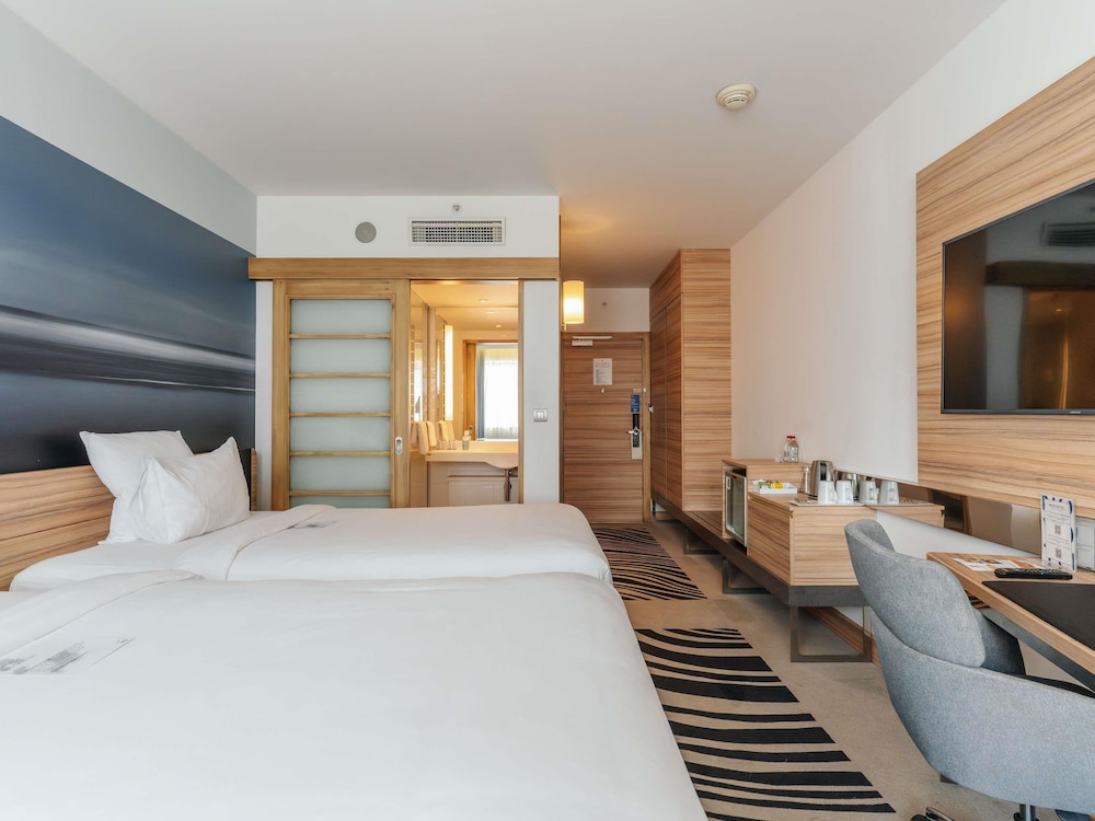 Habitación Superior con Dos Camas Individuales del hotel Novotel Istanbul Zeytinburnu. Foto 8