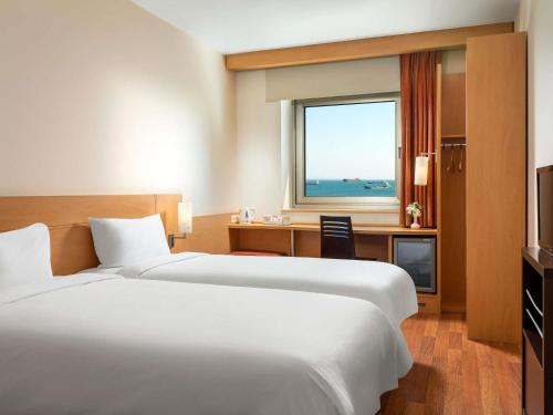 Habitación Doble Estándar - 2 camas del hotel Ibis Istanbul Zeytinburnu. Foto 4