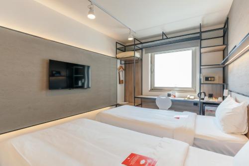 Habitación Superior con vistas al mar del hotel Ibis Istanbul Zeytinburnu. Foto 10