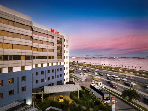 Habitación Doble Superior con vistas al mar del hotel Ibis Istanbul Zeytinburnu. Foto 4