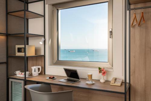 Habitación Doble Premium con vistas al mar del hotel Ibis Istanbul Zeytinburnu. Foto 6