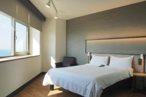 Habitación Doble Premium con vistas al mar del hotel Ibis Istanbul Zeytinburnu. Foto 8