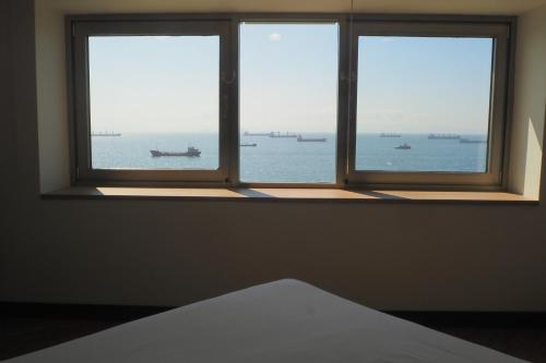 Habitación Doble Premium con vistas al mar del hotel Ibis Istanbul Zeytinburnu. Foto 9