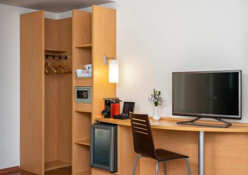 Habitación Doble Premium con vistas al mar del hotel Ibis Istanbul Zeytinburnu. Foto 10