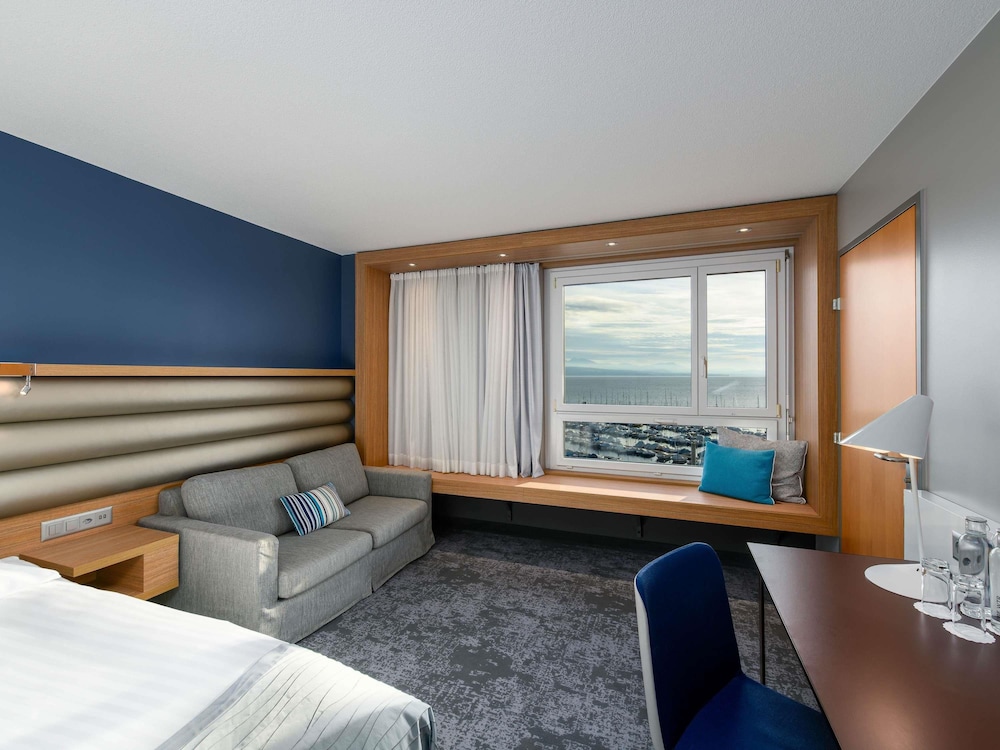 Deluxe 2 Twin Beds Lake View del hotel Mövenpick Lausanne