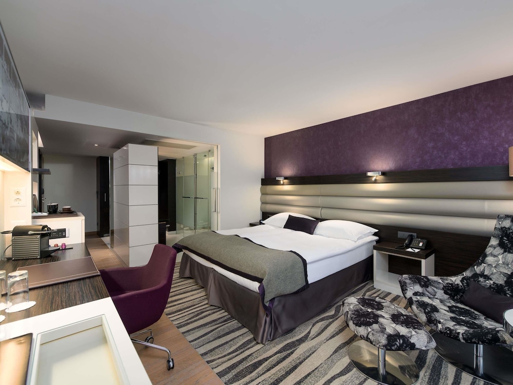 Premium Queen Bed del hotel Mövenpick Lausanne. Foto 2