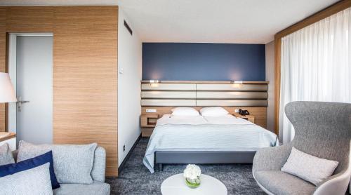 Junior Suite Lake View del hotel Mövenpick Lausanne