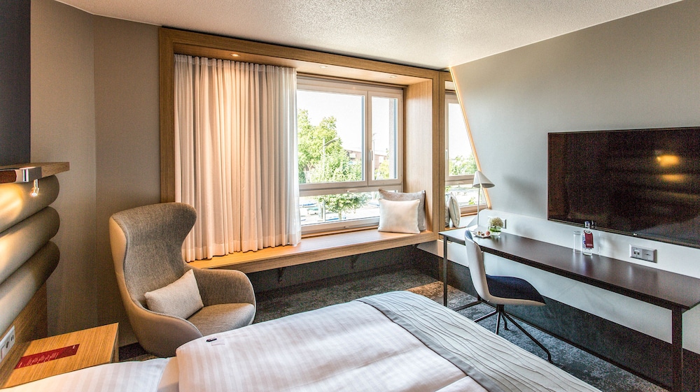Superior Queen del hotel Mövenpick Lausanne. Foto 1