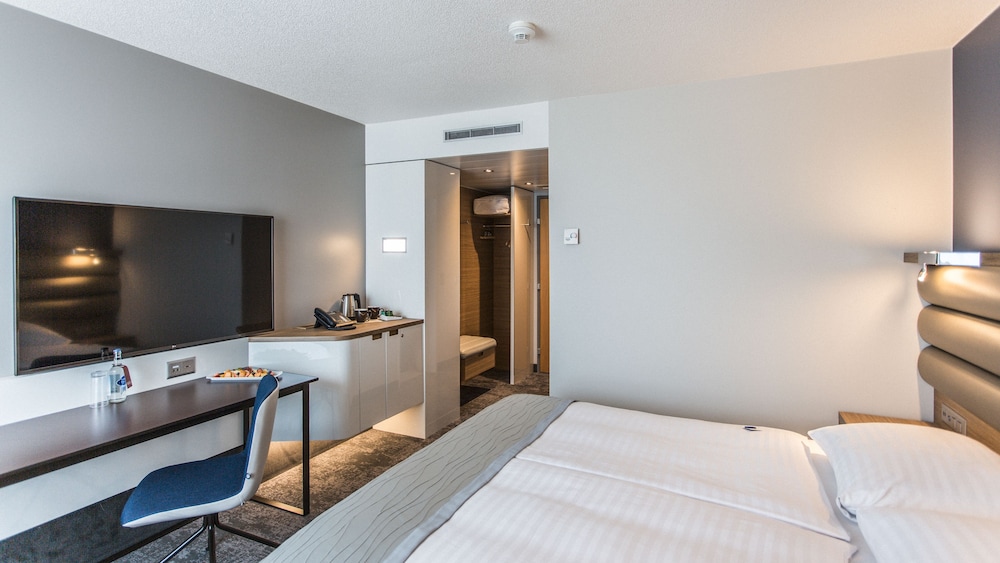 Superior Queen del hotel Mövenpick Lausanne. Foto 2