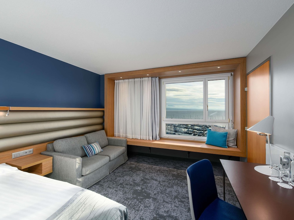 Deluxe Queen Bed Lake view del hotel Mövenpick Lausanne. Foto 5