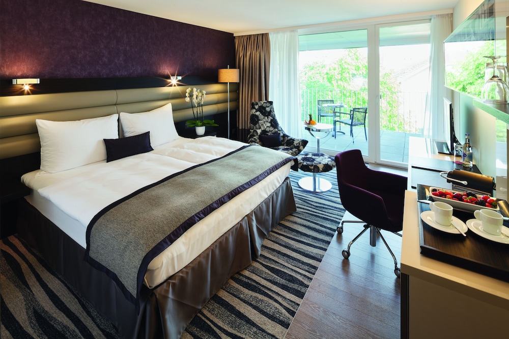 Premium Queen Bed del hotel Mövenpick Lausanne. Foto 3