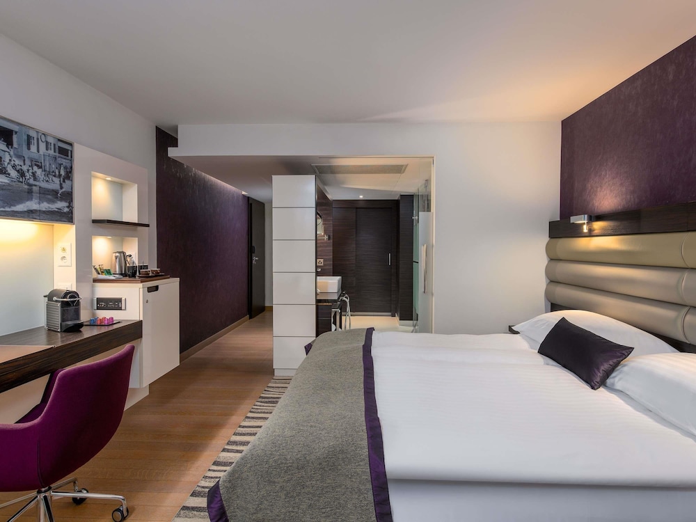 Premium Queen Bed del hotel Mövenpick Lausanne. Foto 7