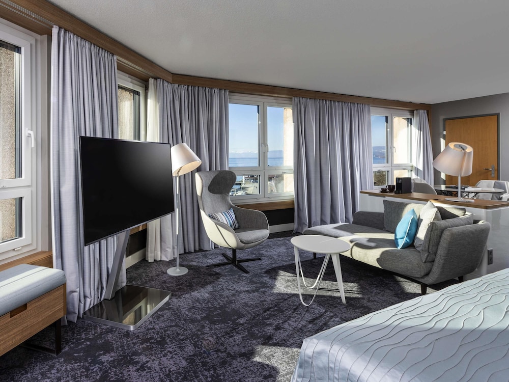 Junior Suite Lake View del hotel Mövenpick Lausanne