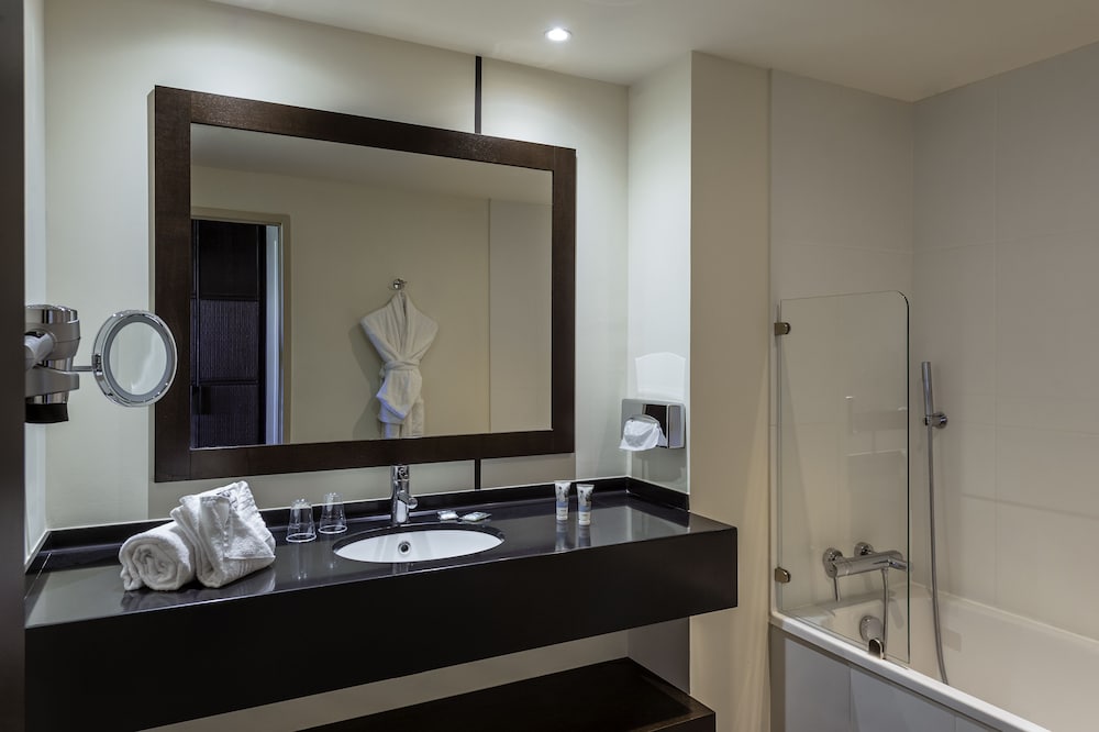 Habitacion Standard con 1 cama doble del hotel Mercure Lyon Genas Eurexpo. Foto 4