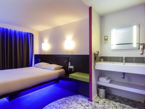 Habitación Doble Estándar del hotel Ibis Styles Lorient Caudan. Foto 1