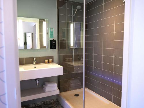 Habitación Doble Estándar del hotel Ibis Styles Lorient Caudan. Foto 5