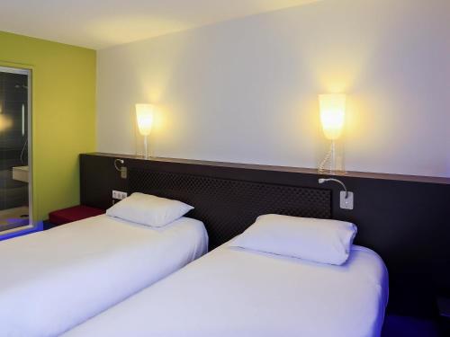 Habitación Doble Estándar - 2 camas del hotel Ibis Styles Lorient Caudan. Foto 5