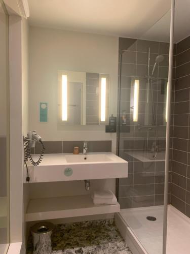 Habitación Doble Estándar - 2 camas del hotel Ibis Styles Lorient Caudan. Foto 8