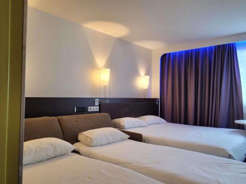 Habitación Familiar Estándar con sofá - 1 cama doble del hotel Ibis Styles Lorient Caudan. Foto 5