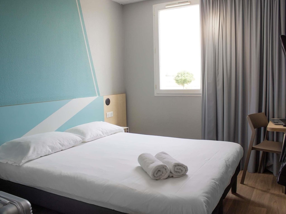 Habitacion Standard con 1 cama doble del hotel ibis budget Lunel Porte de Camargue. Foto 7