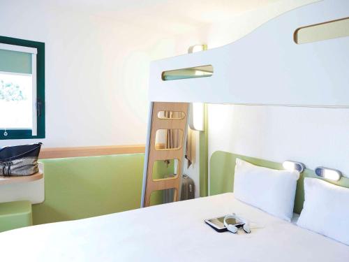 Habitación Triple del hotel Ibis Budget Albi Terssac. Foto 2