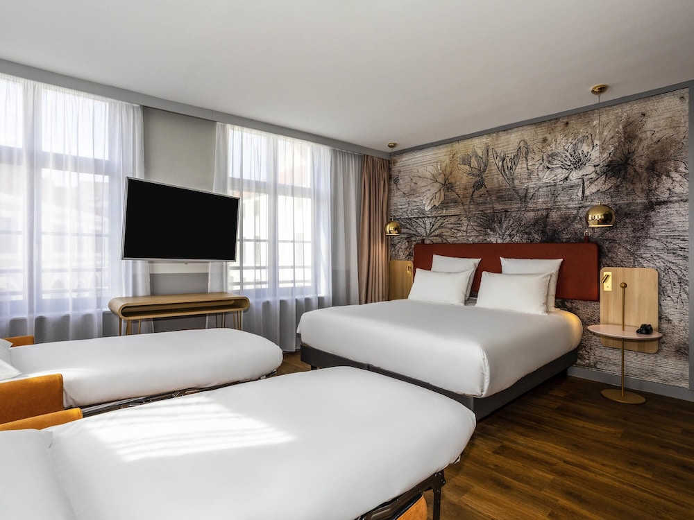Habitación familiar Clásica - 1 cama doble y sofá convertible del hotel Mercure Saint Omer Centre Gare. Foto 4