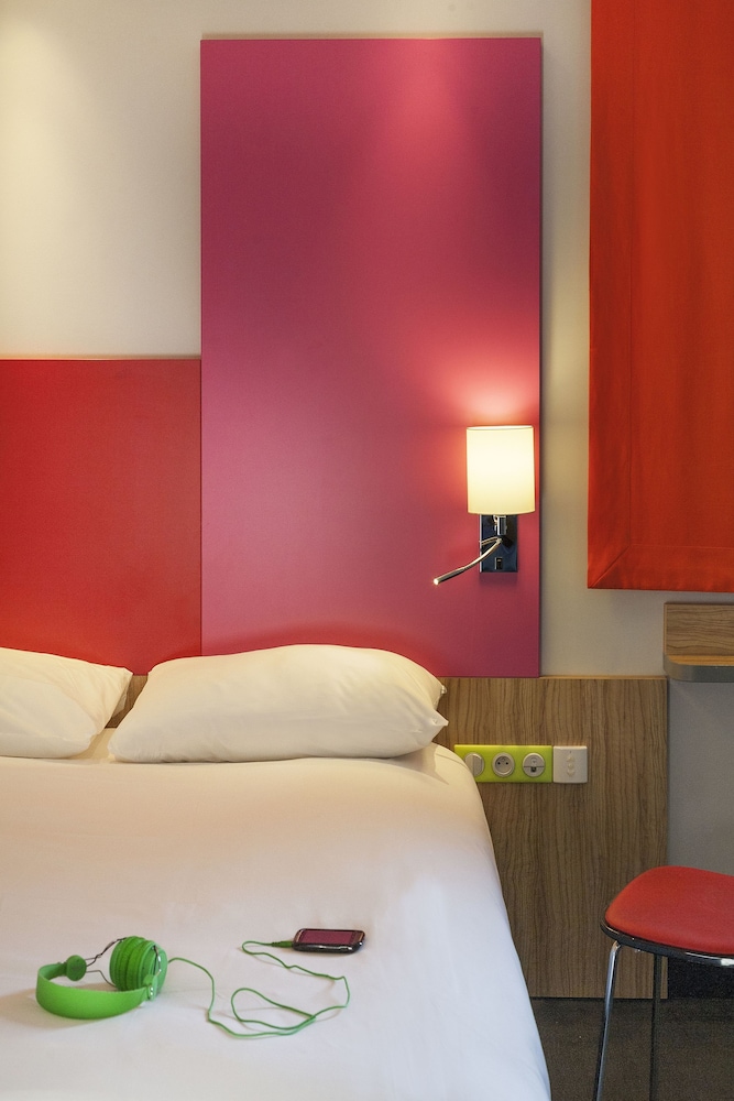 Habitación Estándar con cama doble del hotel Ibis Styles Romans-valence Gare Tgv. Foto 1