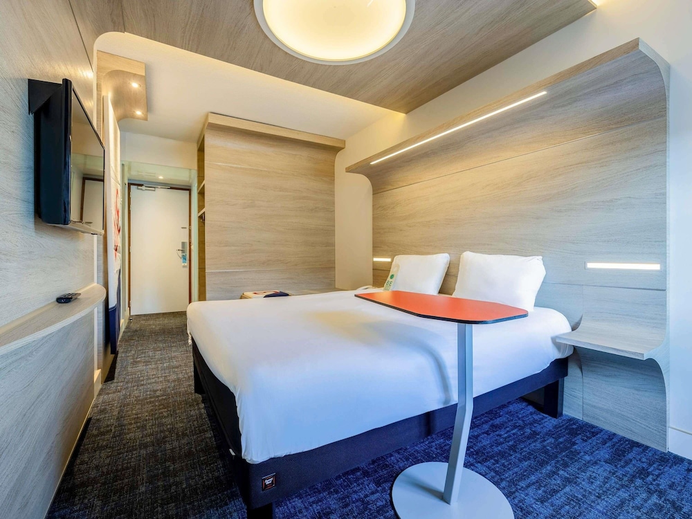 Habitación Standard con una cama doble del hotel Ibis Styles La Rochelle Centre. Foto 5