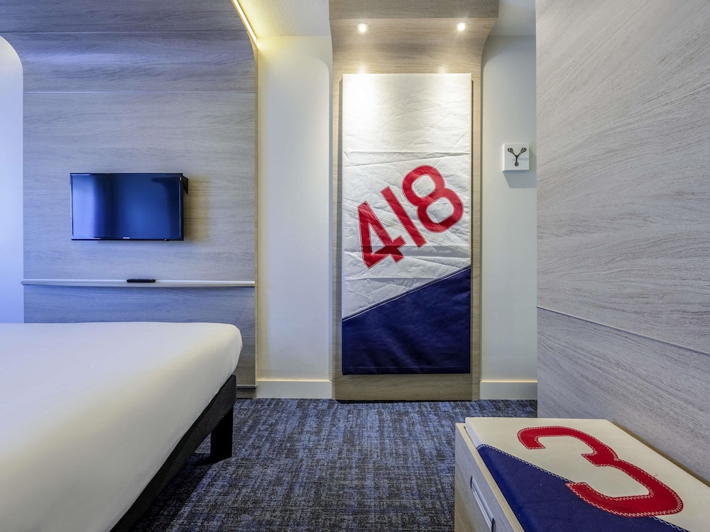 Habitación Standard con una cama doble del hotel Ibis Styles La Rochelle Centre. Foto 7