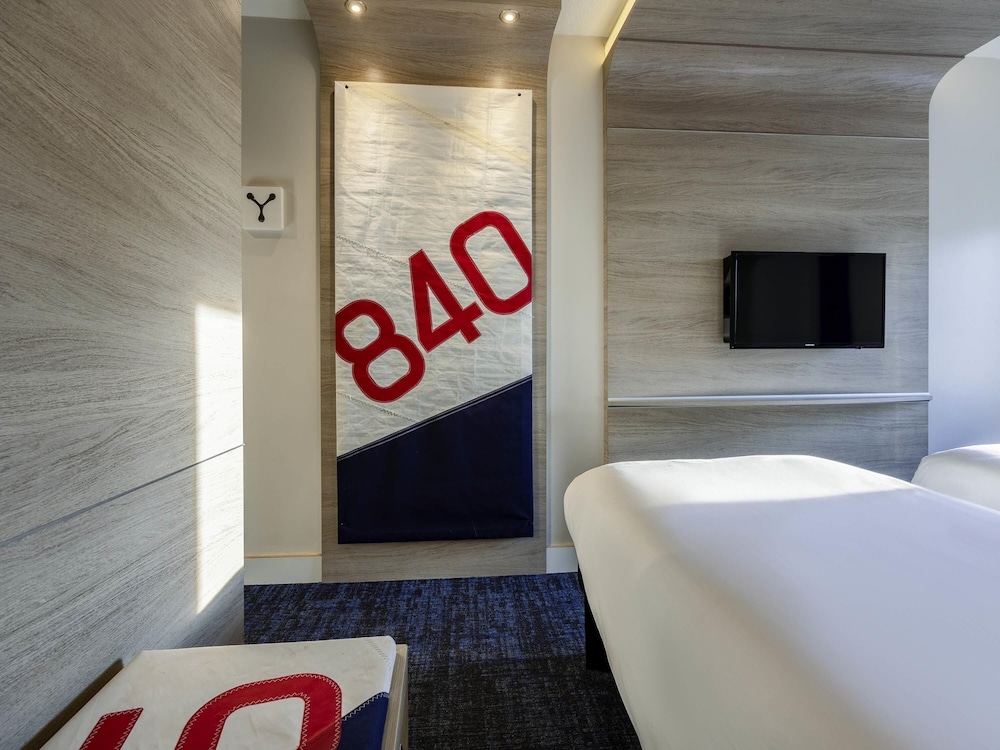 Habitación Standard con dos camas individuales del hotel Ibis Styles La Rochelle Centre. Foto 4