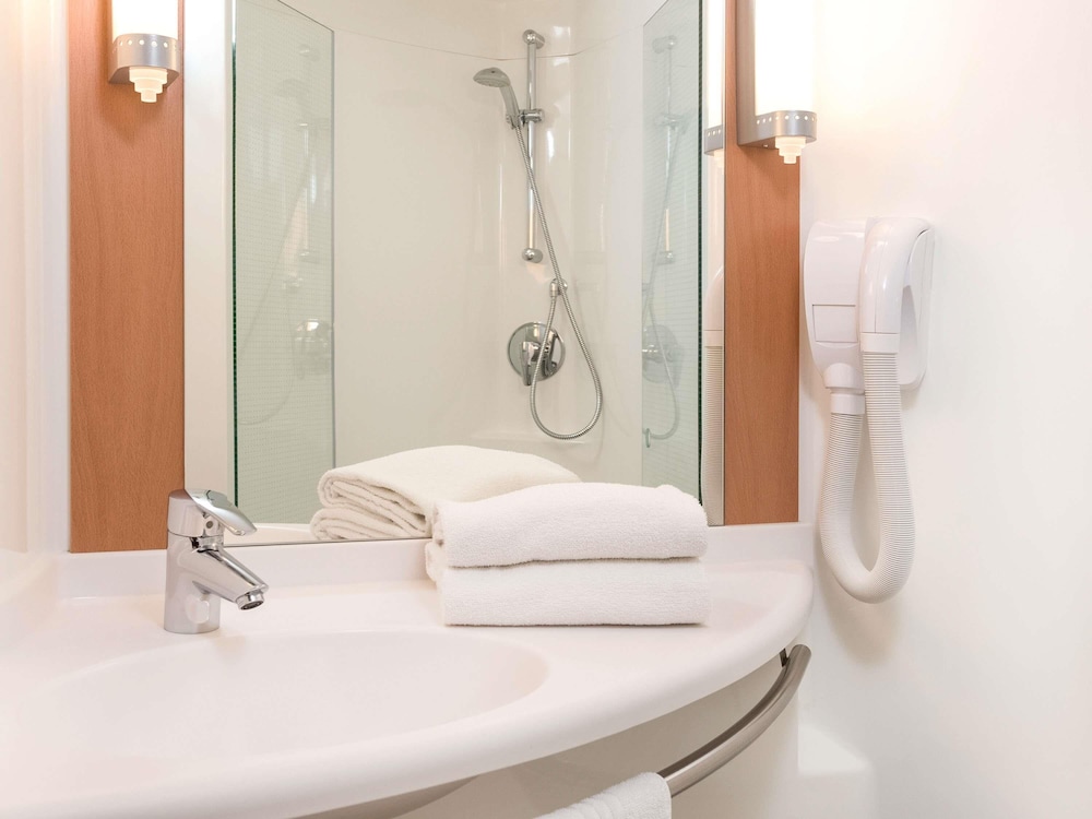 Habitación Estándar con 1 cama doble del hotel Ibis Vitré Centre. Foto 4