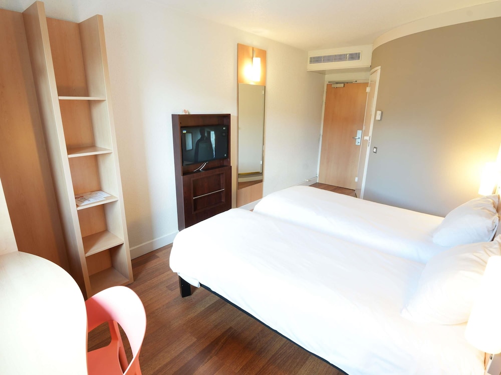 Habitación estándar con camas individuales del hotel Ibis Vitré Centre. Foto 2