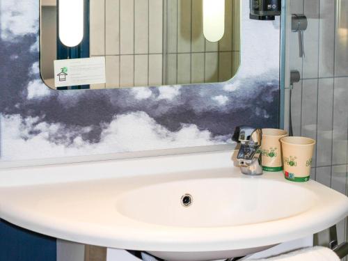 Habitación Doble Estándar del hotel Ibis La Rochelle Centre Historique. Foto 3