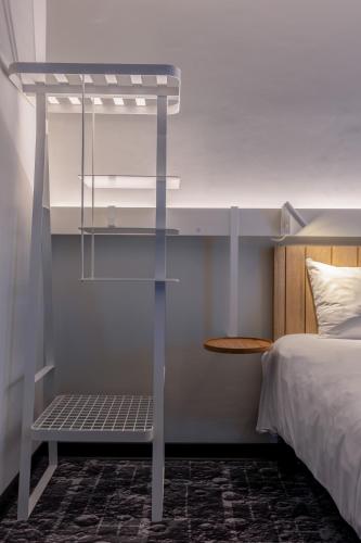 Room with One Double Bed and Sofa del hotel Ibis La Rochelle Centre Historique. Foto 3