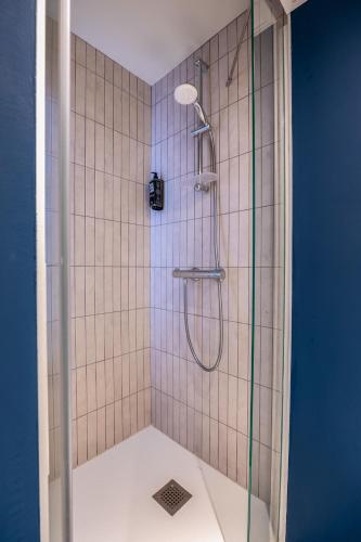 Room with One Double Bed and Sofa del hotel Ibis La Rochelle Centre Historique. Foto 4