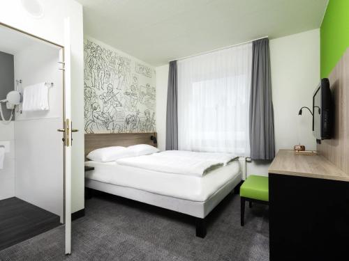 Suite estándar con 1 cama doble y 1 sofá - cama del hotel Ibis Styles Halle. Foto 3