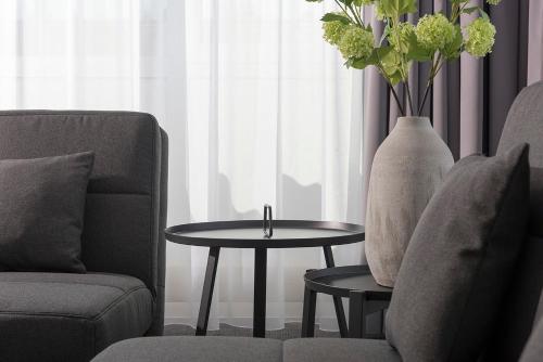 Suite estándar con 1 cama doble y 1 sofá - cama del hotel Ibis Styles Halle. Foto 7